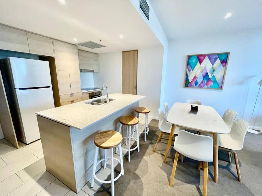 Broadbeach Apartment Level 10 With Beach Views Гоулд Коуст Екстериор снимка