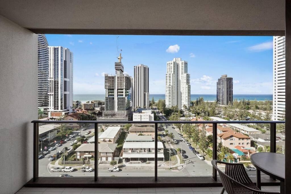 Broadbeach Apartment Level 10 With Beach Views Гоулд Коуст Екстериор снимка