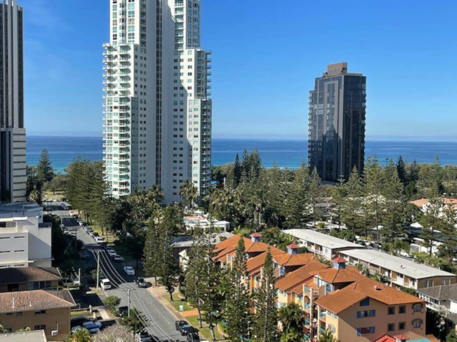 Broadbeach Apartment Level 10 With Beach Views Гоулд Коуст Екстериор снимка
