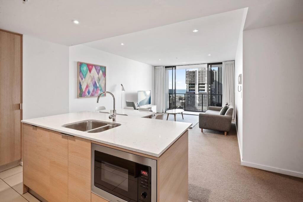 Broadbeach Apartment Level 10 With Beach Views Гоулд Коуст Екстериор снимка