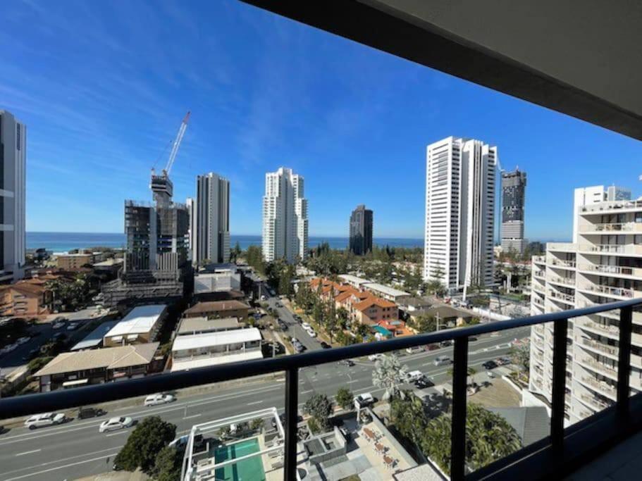 Broadbeach Apartment Level 10 With Beach Views Гоулд Коуст Екстериор снимка