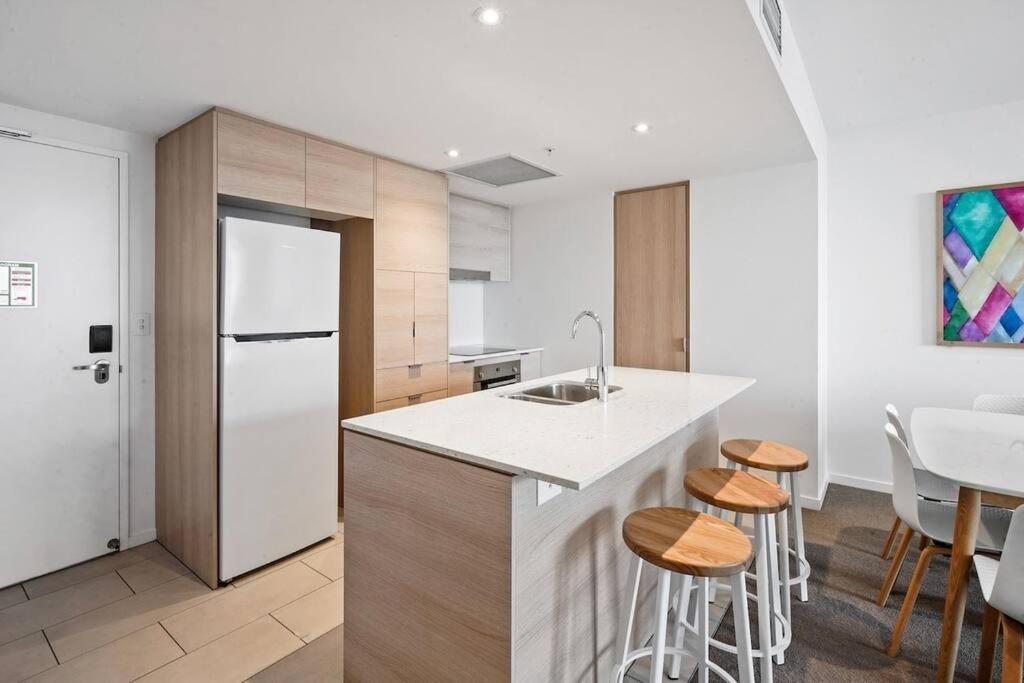 Broadbeach Apartment Level 10 With Beach Views Гоулд Коуст Екстериор снимка